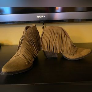 Coconuts by Matisse fringe booties sz 7.5